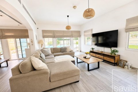 Jumeirah Village Triangle、Dubai、UAE にあるヴィラの賃貸物件 2ベッドルーム、643.35 m2、No747597 - 写真 2