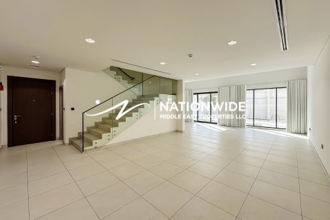 Townhouse in Abu Dhabi, UAE 4 bedrooms, 258 sq.m. № 647131 - photo 2