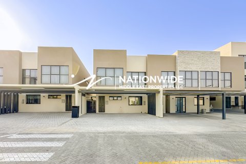 Townhouse in Abu Dhabi, UAE 4 bedrooms, 258 sq.m. № 647131 - photo 1
