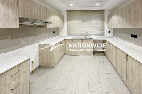 Townhouse in Abu Dhabi, UAE 4 bedrooms, 258 sq.m. № 647131 - photo 4