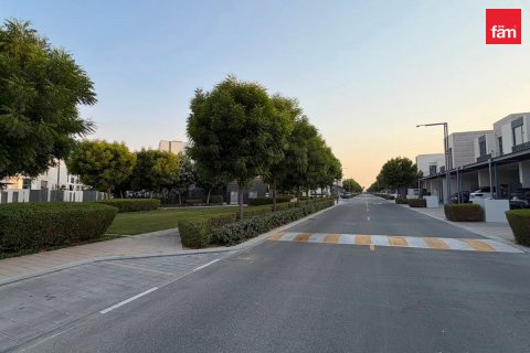 Villa til leie i Dubai, Emiratene 3 soverom, 128.6 kvm Nr. 722772 - Foto 8