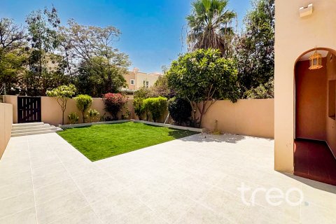 Villa te huur in Arabian Ranches, Dubai, VAE 3 slaapkamers, 228.26 vr.m., nr 734022 - foto 2