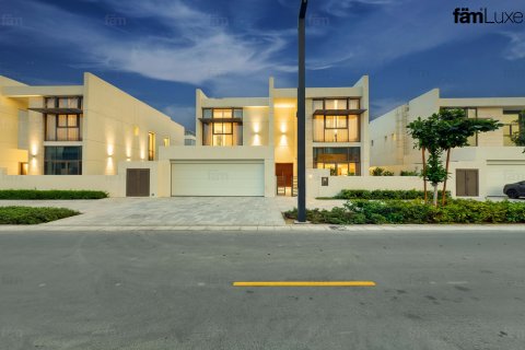 Villa en alquiler en Dubai, EAU 4 dormitorios, 627 m2 № 647770 - foto 2