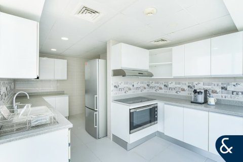 Huoneisto Jumeirah Beach Residence, Dubai, Arabiemiraatit 4 makuuhuonetta, 274 m2 № 667485 - kuva 11