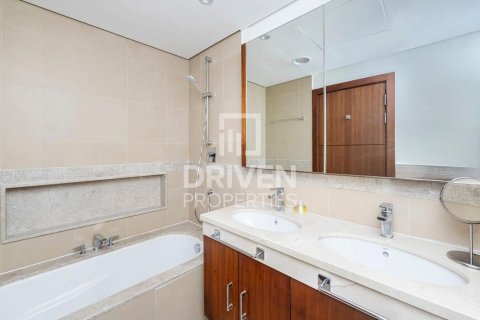 Apartment in Downtown Dubai (Downtown Burj Dubai), Dubai, UAE 3 bedrooms, 169.18 sq.m. № 768423 - photo 15