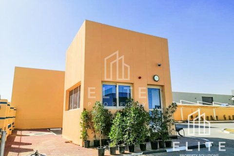Warehouse in Dubai, UAE 8288 sq.m. № 620207 - photo 4