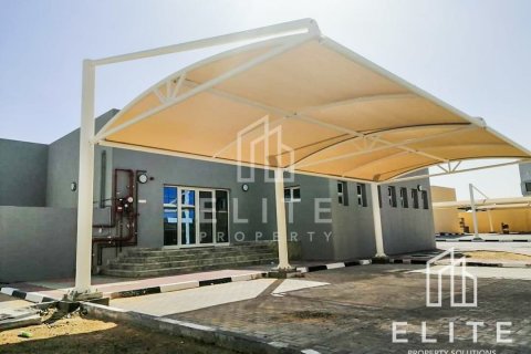 Warehouse in Dubai, UAE 8288 sq.m. № 620207 - photo 10