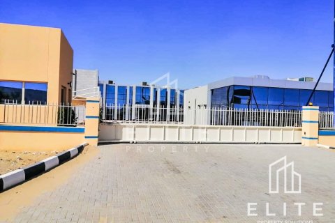 Warehouse in Dubai, UAE 8288 sq.m. № 620207 - photo 1