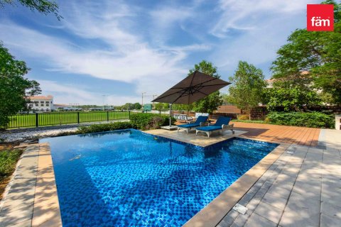 Müüa villa asukohaga Dubai, AÜE: 5 magamistoaga, 682.7 m² Nr 722360 - pilt 14