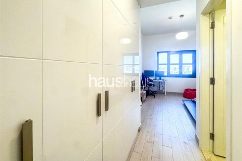 Apartmen di Jumeirah Golf Estates, Dubai, UAE 2 bilik tidur, 128 meter persegi № 626207 - foto 11