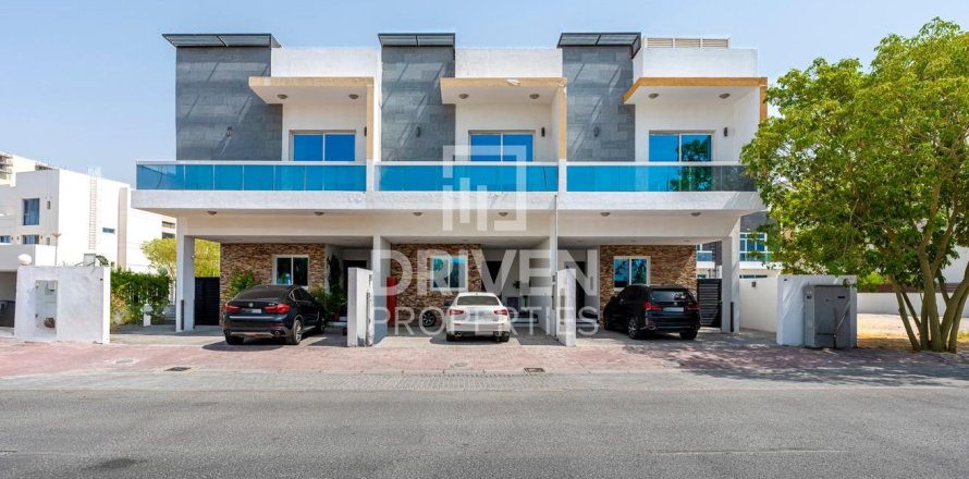 Casa urbana em Jumeirah Village Triangle, Dubai, EAU 3 quartos, 168 m2 № 653717