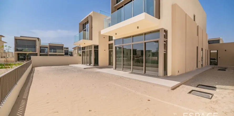 Villa itt: Dubai Hills Estate, EAE, 5 hálószoba, 569 m², azonosító: 649447