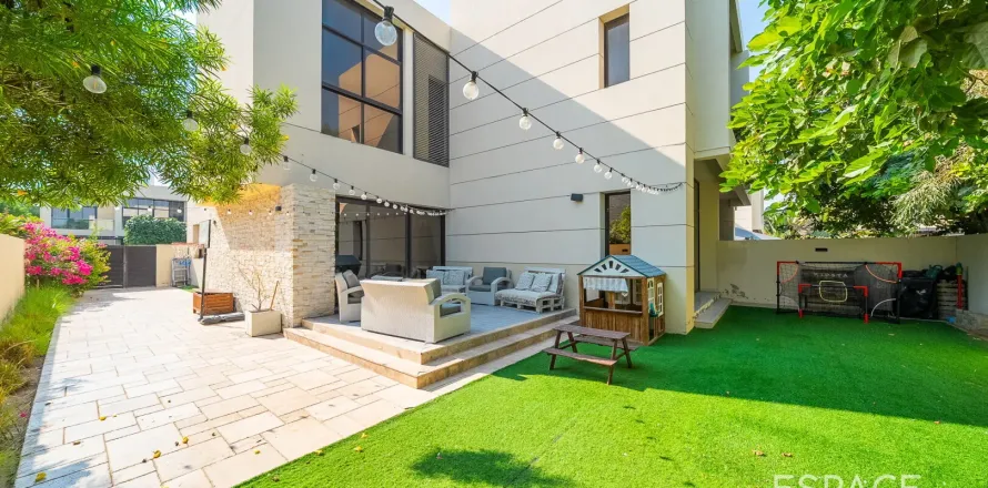 Adosado en DAMAC Hills (Akoya by DAMAC), Dubai, EAU 4 dormitorios, 311 m² № 652570