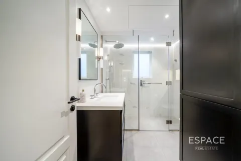 Vila v The Lakes, Dubai, SAE 4 spálne, 336 m2 č. 652569 - Fotografia 15