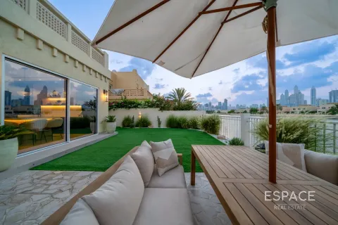 Vila v The Lakes, Dubai, SAE 4 spálne, 336 m2 č. 652569 - Fotografia 1