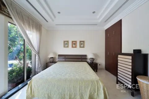 Villa Meadows, Dubaijā, AAE 5 istabas, 489 m2 Nr. 737897 - attēls 9