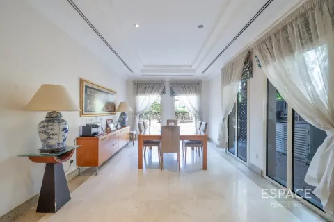 Villa Meadows, Dubaijā, AAE 5 istabas, 489 m2 Nr. 737897 - attēls 6