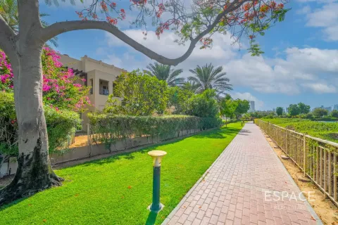 Villa Meadows, Dubaijā, AAE 5 istabas, 489 m2 Nr. 737897 - attēls 17