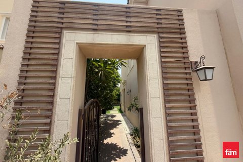 Vilë në Dubai, Emiratet e Bashkuara Arabe 4 dhoma gjumi, 405 m2. № 722467 - Foto 22