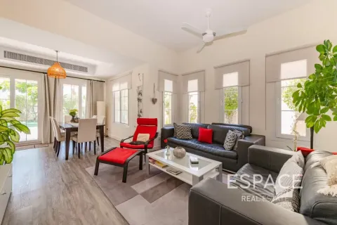 Villa till försäljning i The Springs, Dubai, UAE 3 sovrum, 245 kvm Nr. 649903 - fotografi 4