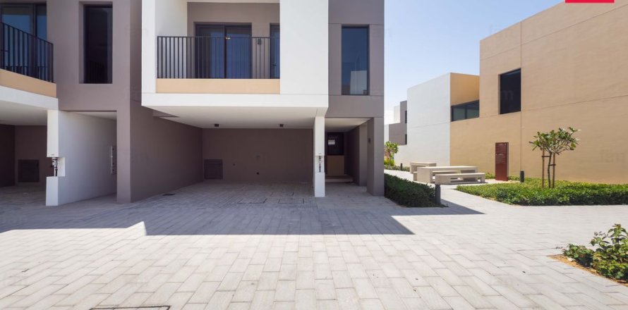 Villa asukohaga Dubai, AÜE: 3 magamistoaga, 136.8 m² Nr 716022