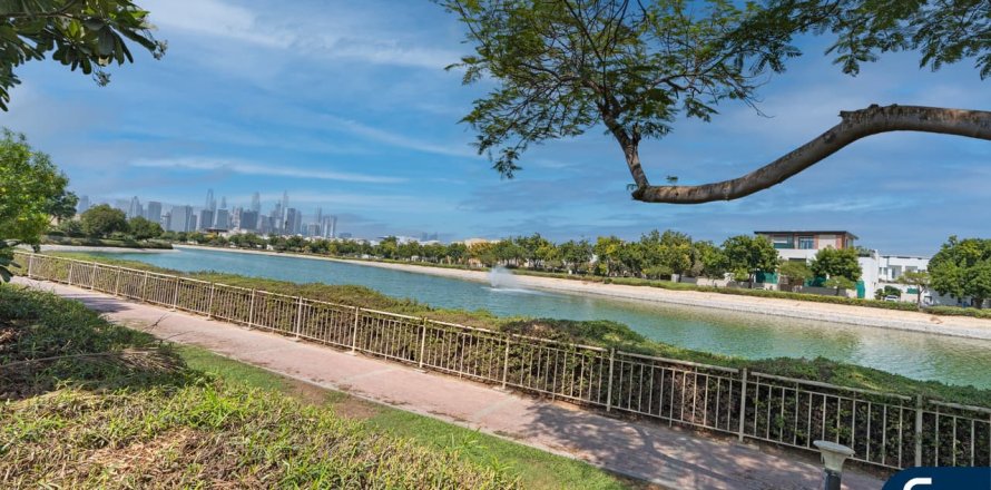 Vila v Meadows, Dubai, SAE 5 spální, 489 m2 č. 667736