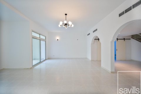 Villa sa Umm Suqeim, Dubai, UAE 3 silid-tulugan, 1993.98 sq.m. № 747890 - larawan 3