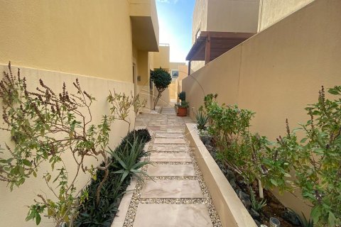 Villa te koop in Al Raha Gardens, Abu Dhabi, VAE 5 slaapkamers, 588 vr.m., nr 615045 - foto 14
