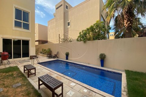 Villa te koop in Al Raha Gardens, Abu Dhabi, VAE 5 slaapkamers, 588 vr.m., nr 615045 - foto 2