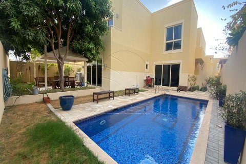 Villa te koop in Al Raha Gardens, Abu Dhabi, VAE 5 slaapkamers, 588 vr.m., nr 615045 - foto 9