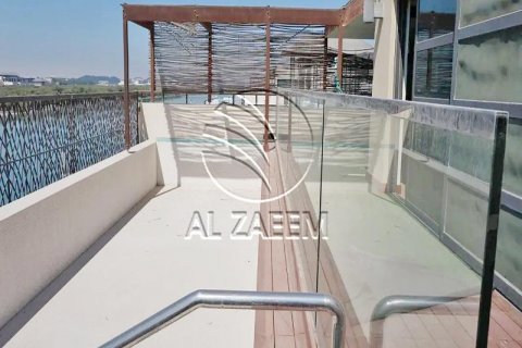 Villa in Al Gurm, Abu Dhabi, UAE 4 bedrooms, 1254 sq.m. № 614975 - photo 3