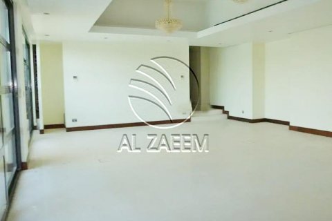 Villa in Al Gurm, Abu Dhabi, UAE 4 bedrooms, 1254 sq.m. № 614975 - photo 12