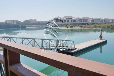 Villa in Al Gurm, Abu Dhabi, UAE 4 bedrooms, 1254 sq.m. № 614975 - photo 4