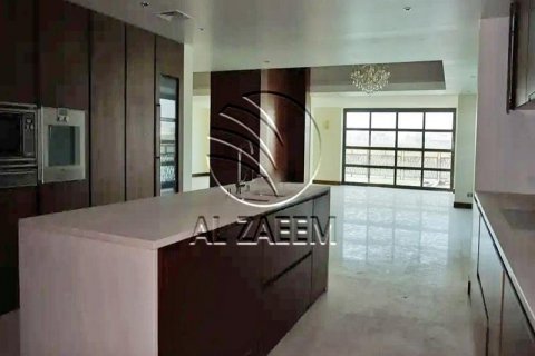 Villa in Al Gurm, Abu Dhabi, UAE 4 bedrooms, 1254 sq.m. № 614975 - photo 7