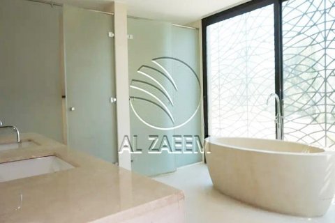 Villa in Al Gurm, Abu Dhabi, UAE 4 bedrooms, 1254 sq.m. № 614975 - photo 18