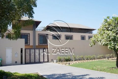 Villa in Al Gurm, Abu Dhabi, UAE 4 bedrooms, 1254 sq.m. № 614975 - photo 5