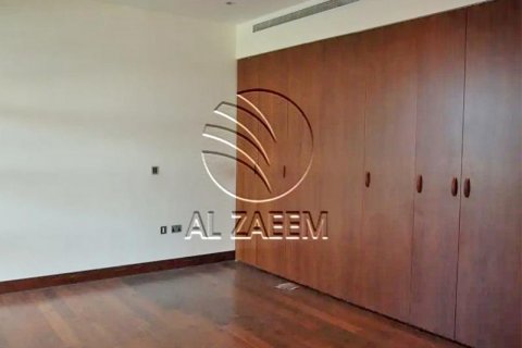 Villa in Al Gurm, Abu Dhabi, UAE 4 bedrooms, 1254 sq.m. № 614975 - photo 15