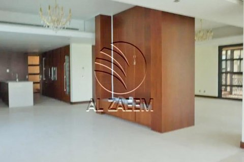 Villa in Al Gurm, Abu Dhabi, UAE 4 bedrooms, 1254 sq.m. № 614975 - photo 11