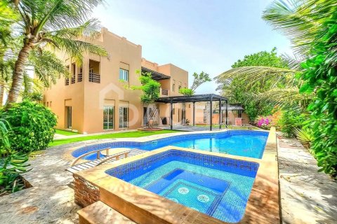 Meadows、Dubai、UAEにあるヴィラ 6ベッドルーム、597 m2 No706865