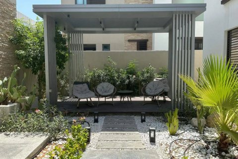 Villa in Dubai, UAE 4 bedrooms, 559 sq.m. № 542304 - photo 3