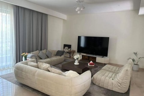 Villa in Dubai, UAE 4 bedrooms, 559 sq.m. № 542304 - photo 2