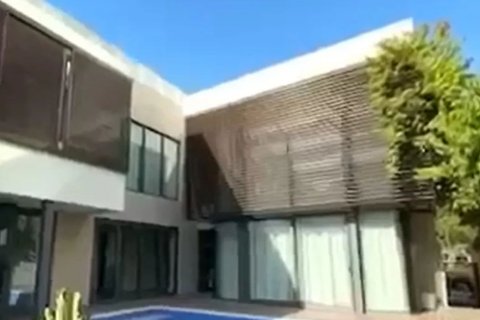 Villa in Dubai, UAE 4 bedrooms, 559 sq.m. № 542304 - photo 5