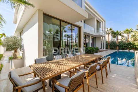Вилла в Джумейра, Дубай, ОАЭ 6 спален, 880.44м2 № 761470