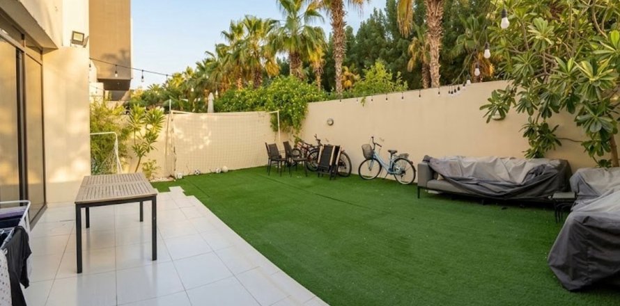 Villa asukohaga Dubai, AÜE: 3 magamistoaga, 319.1 m² Nr 703829