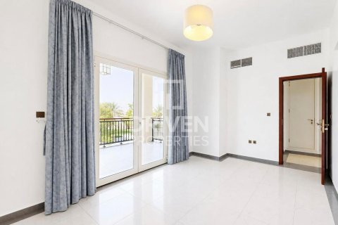 Villa à vendre à  Dubai Land, Dubai, EAU 3 chambres, 379.88 m2 № 759557 - photo 8