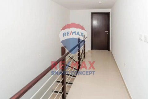 Vilë në Al Reef, Abu Dhabi, Emiratet e Bashkuara Arabe 2 dhoma gjumi, 117.3 m2. № 580531 - Foto 7