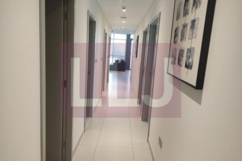 Apartment in Al Reem Island, Abu Dhabi, UAE 3 bedrooms, 0.2 sq.m. № 566503 - photo 12