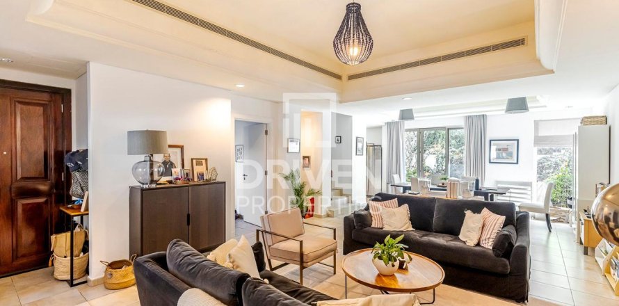 Таунхаус Dubai Sports City, Дубай, БАӘ-да 4 жатын бөлмелер, 247 м² № 655411