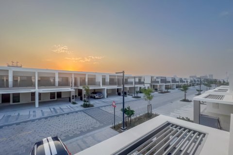 Casa urbana para arrendamento em Tilal Al Ghaf, Dubai, EAU 4 quartos, 202 m2 № 705517 - foto 13