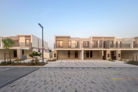 Casa urbana para arrendamento em Tilal Al Ghaf, Dubai, EAU 4 quartos, 202 m2 № 705517 - foto 6
